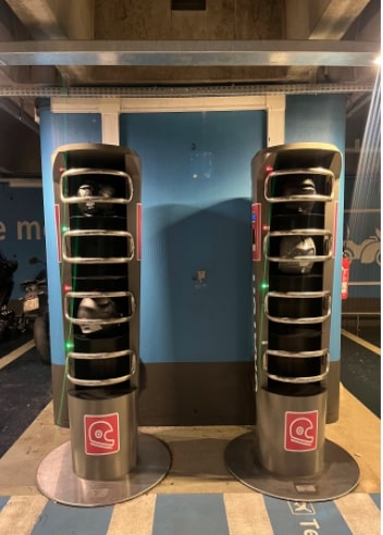 Armadietto per casco da moto - Parcheggio dell'Aeroporto Roissy Charles de Gaulle